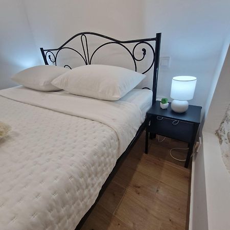 Small House Saint Michael Σίμπενικ Εξωτερικό φωτογραφία