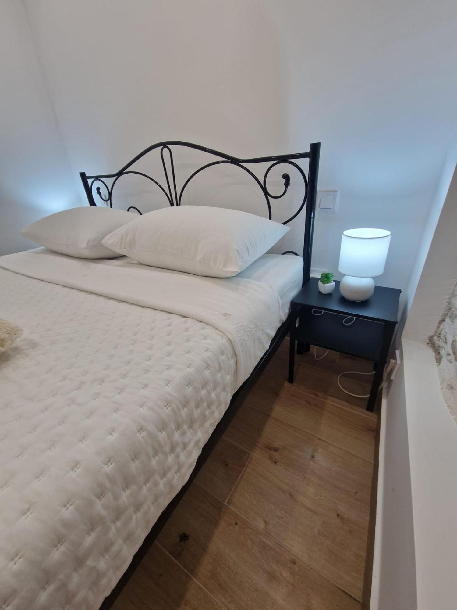 Small House Saint Michael Σίμπενικ Εξωτερικό φωτογραφία