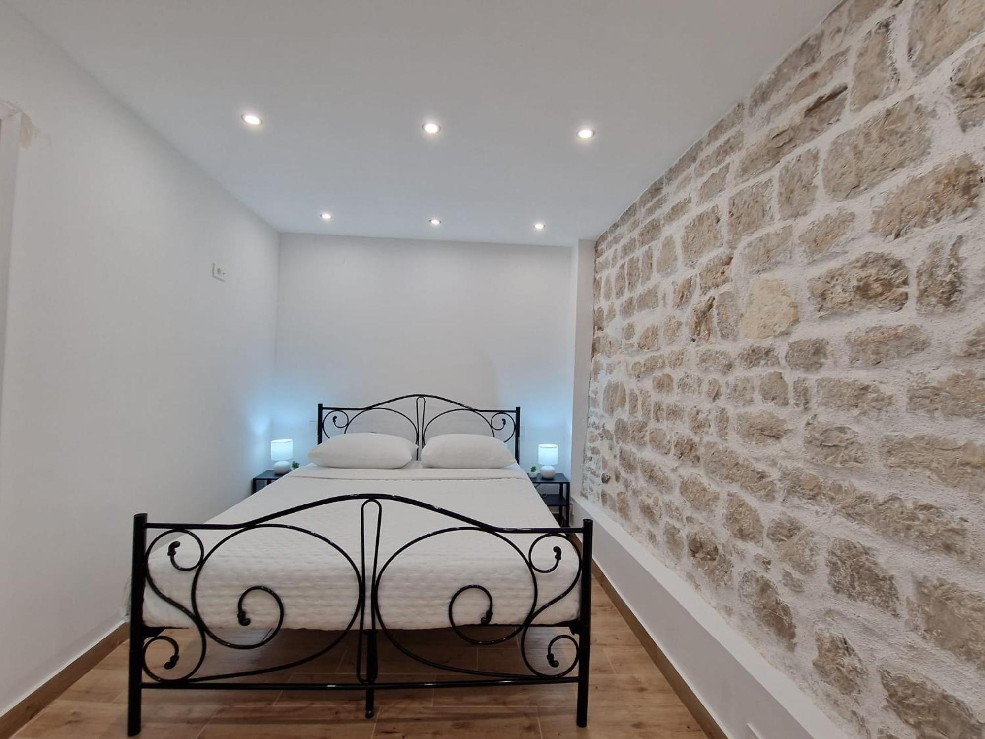Small House Saint Michael Σίμπενικ Εξωτερικό φωτογραφία