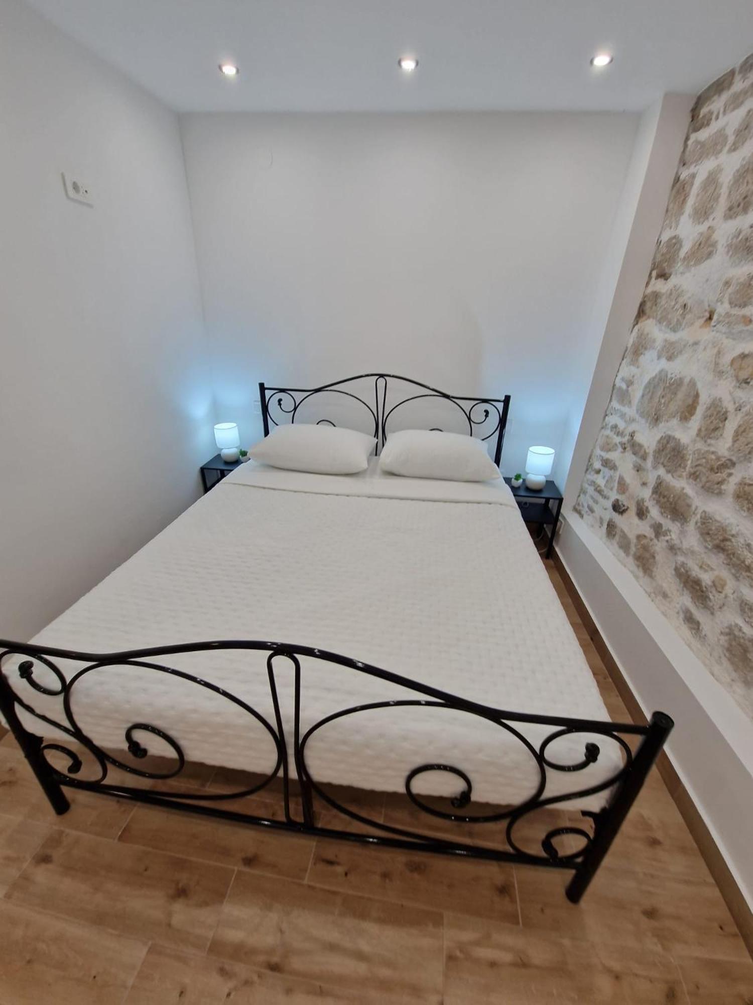 Small House Saint Michael Σίμπενικ Εξωτερικό φωτογραφία