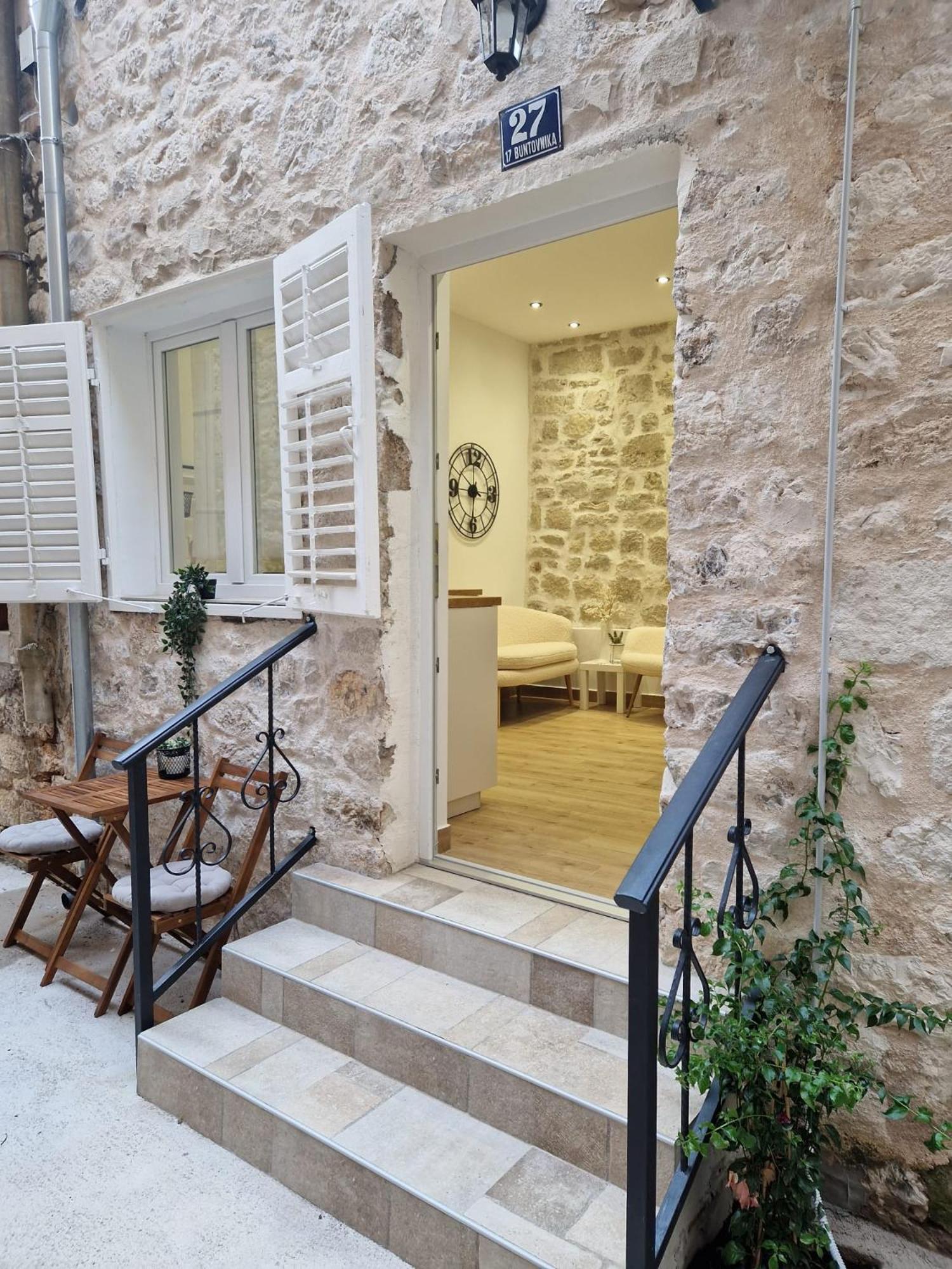 Small House Saint Michael Σίμπενικ Εξωτερικό φωτογραφία